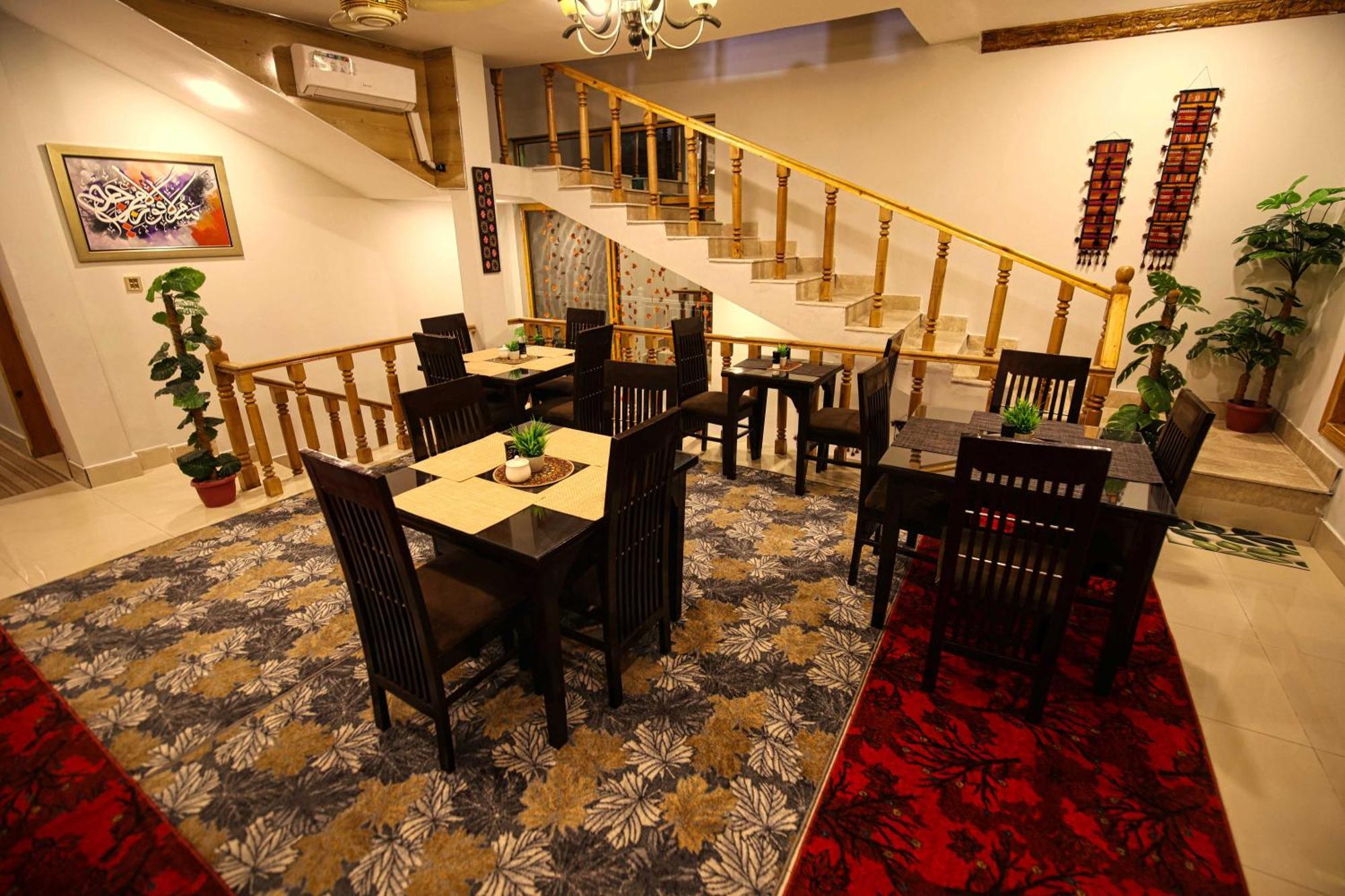 Oak Residency Hotell Gilgit Exteriör bild