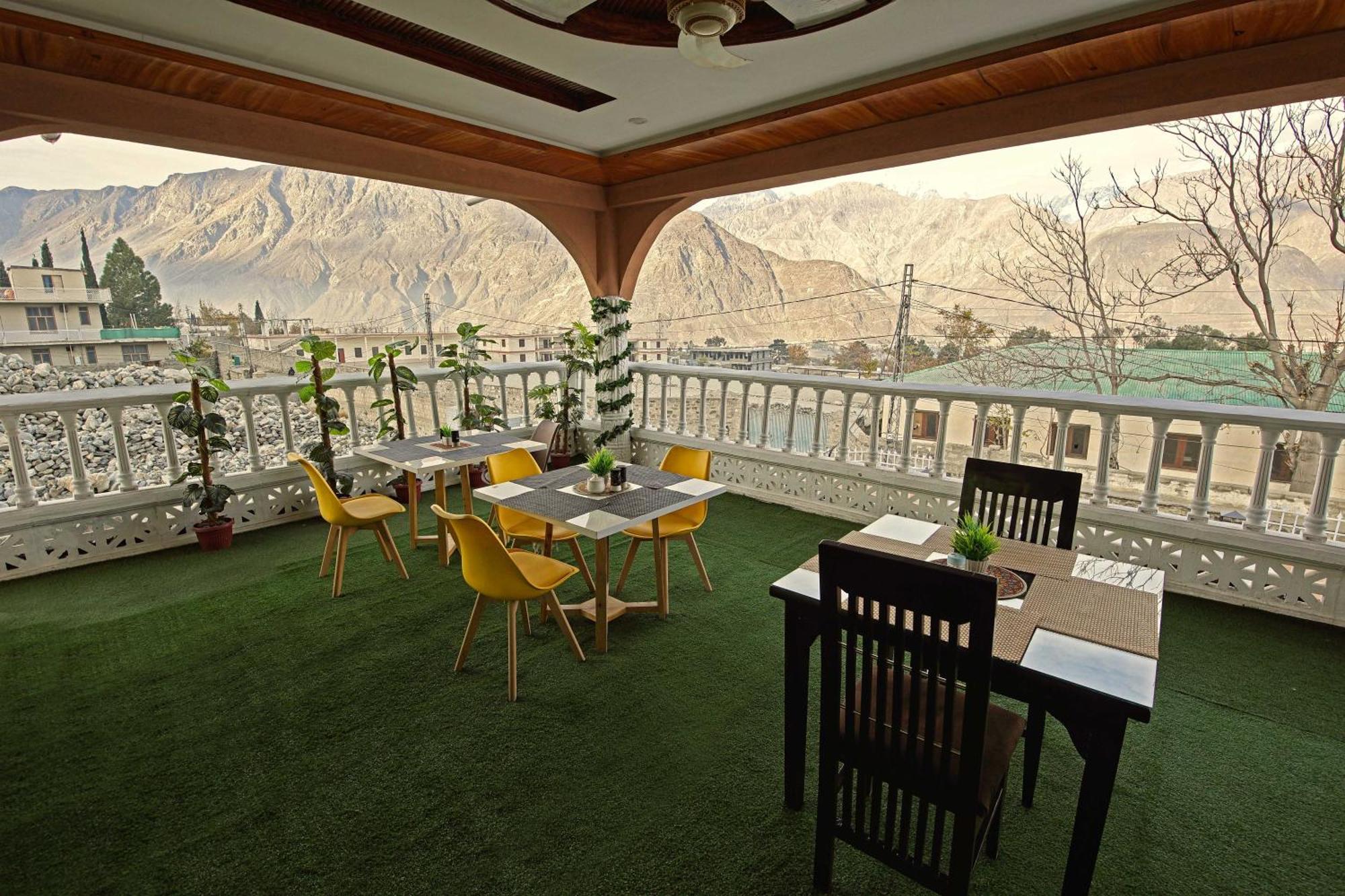 Oak Residency Hotell Gilgit Exteriör bild