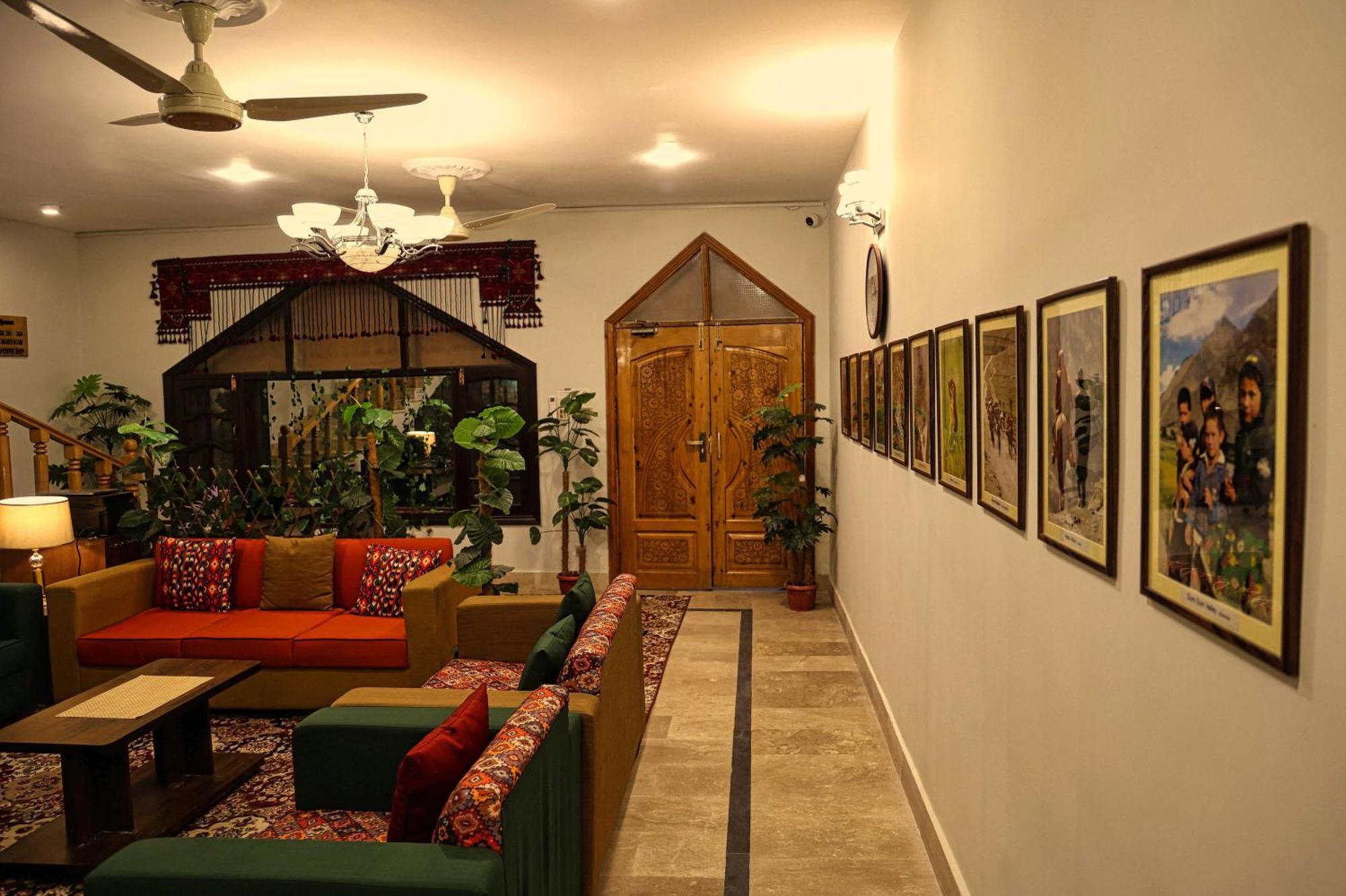 Oak Residency Hotell Gilgit Exteriör bild