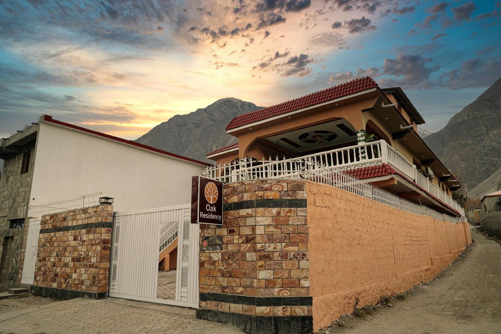 Oak Residency Hotell Gilgit Exteriör bild