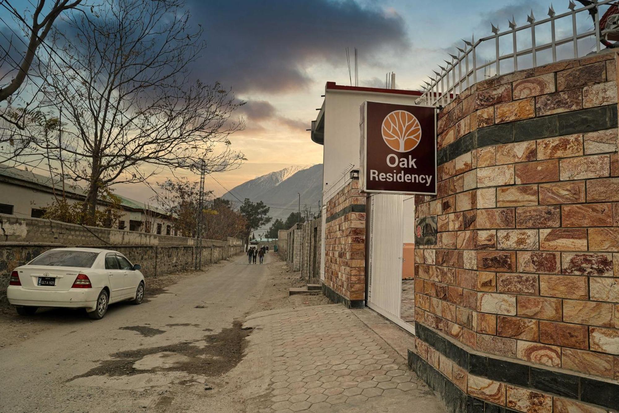 Oak Residency Hotell Gilgit Exteriör bild