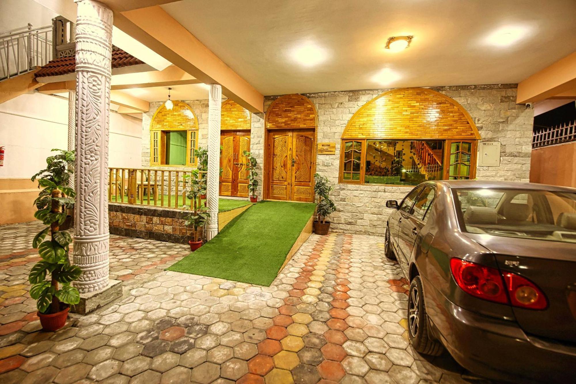 Oak Residency Hotell Gilgit Exteriör bild