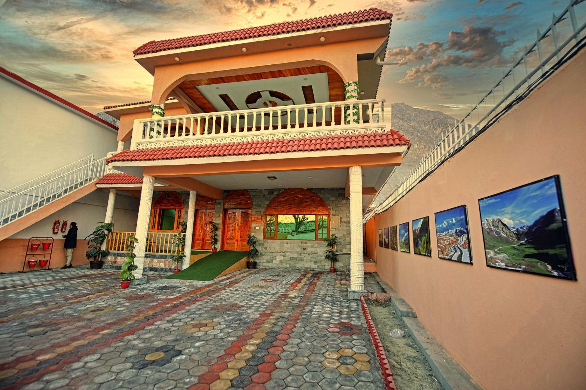 Oak Residency Hotell Gilgit Exteriör bild