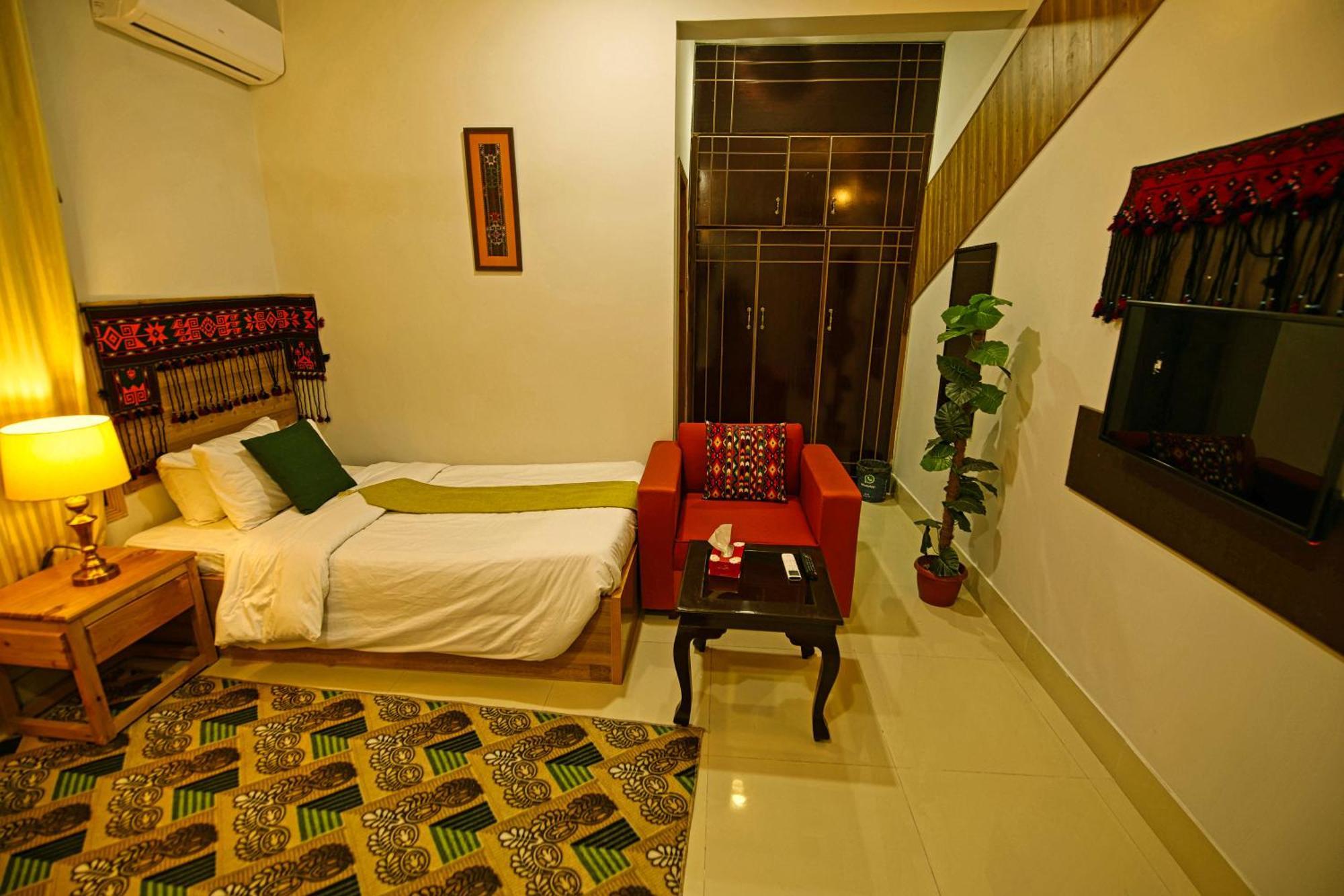 Oak Residency Hotell Gilgit Exteriör bild